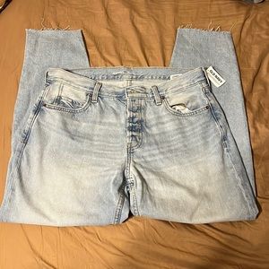 Old Navy Women’s size 10 Tall light wash high rise “slouchy taper” jeans